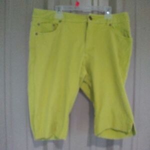 Women's Lime Green Bermuda Shorts Size 8 Brat Green Embroidered Pockets